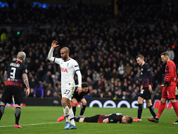 Mourinho: 'Tottenham bây giờ chẳng khác gì chiến đấu với súng không đạn'