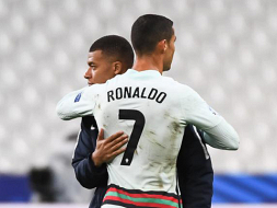 Ronaldo mắc Covid-19, những ai có nguy cơ bị lây nhiễm?